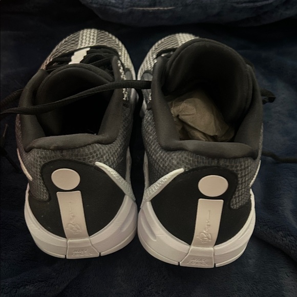 Black and White Sabrina 1 Basketball shoes - Picture 3 of 4